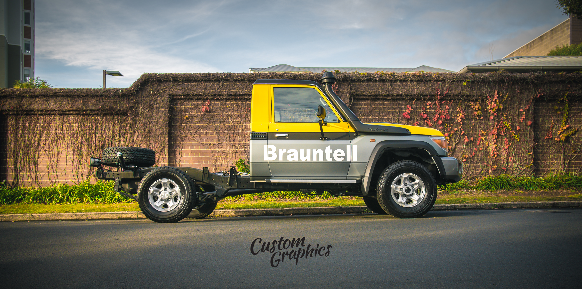 Brauntell Land Cruiser Vinyl Wrap